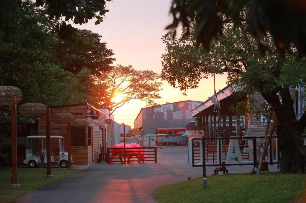 The Buffalo Amphawa Samut Songkhram Exterior photo